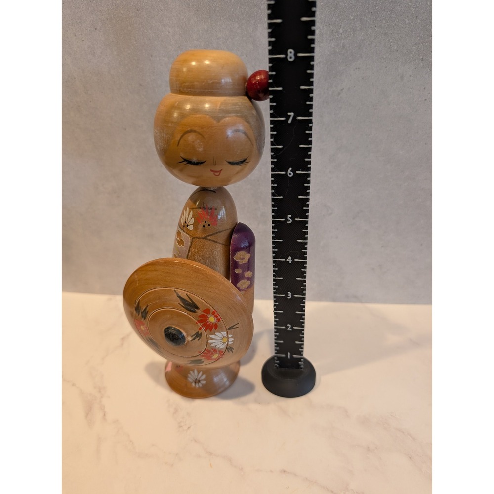 Japanese Vintage Kokeshi Doll Sadao Kishi - Leaning - Hand Painted Floral 8in - Picture 6 of 9